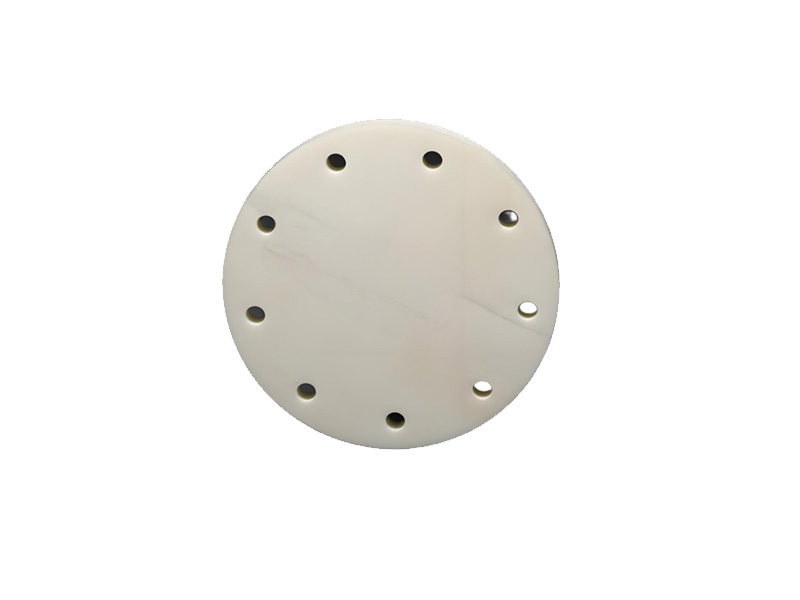 アルミナは陶器製の皿